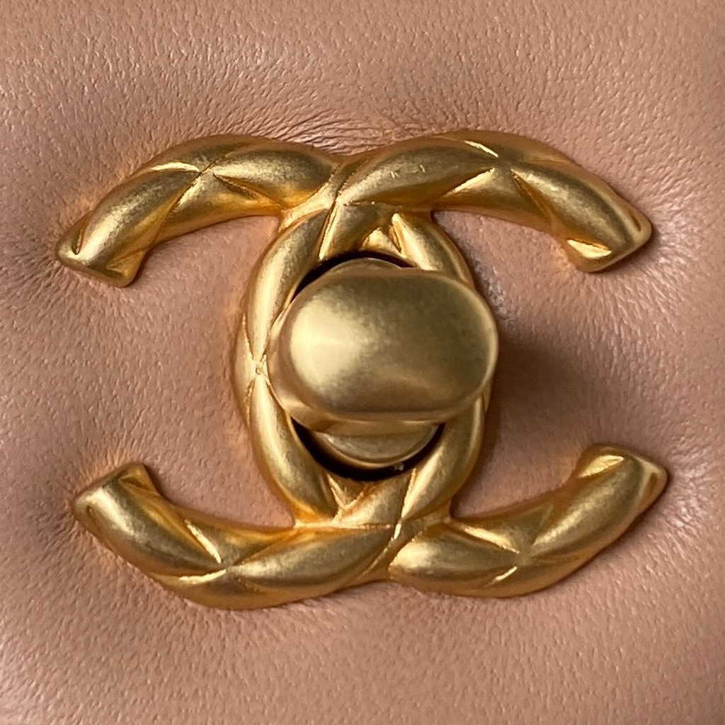Chanel Small Vanity Case Light Pink Lambskin Gold-tone Metal AS3973