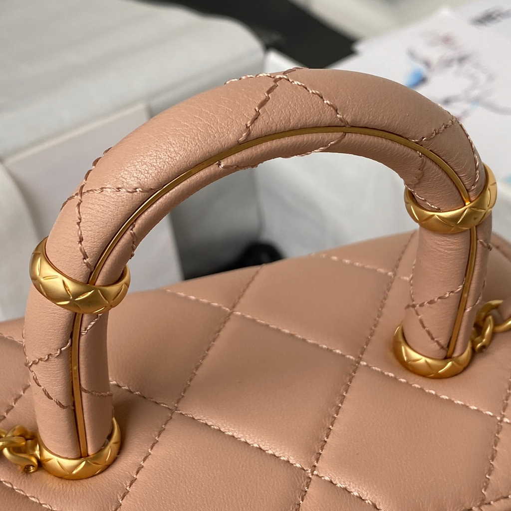 Chanel Small Vanity Case Light Pink Lambskin Gold-tone Metal AS3973