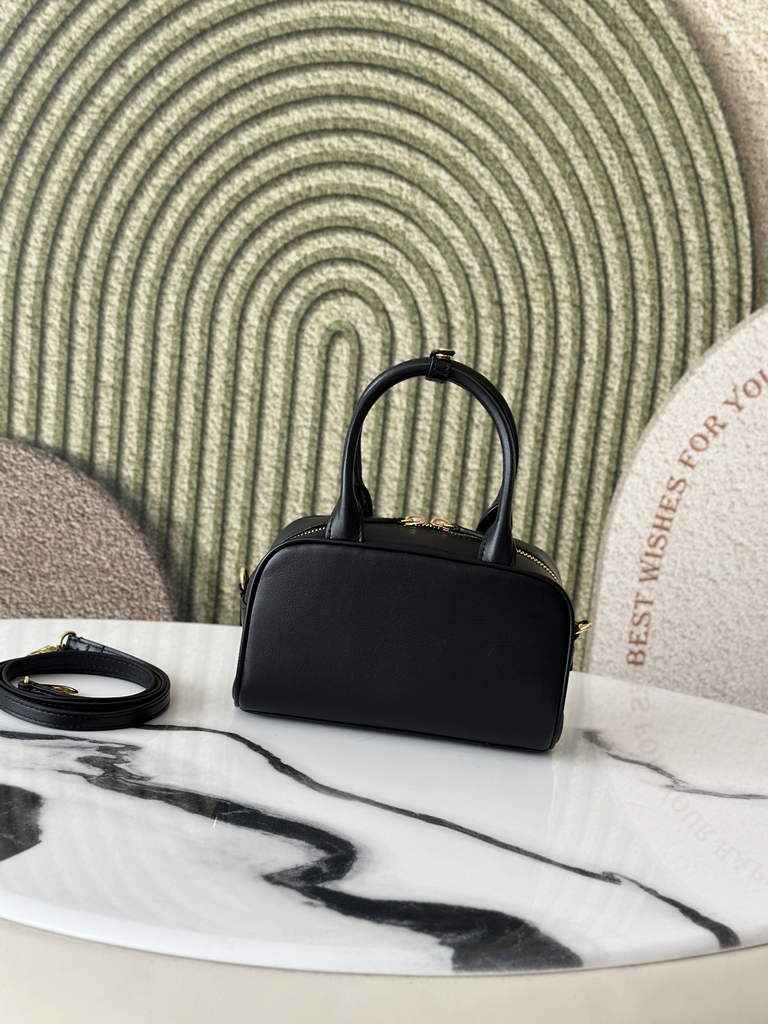 Chanel Clutch with Leather Strap, AP5528 Calfskin Black