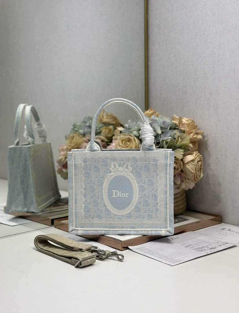 Dioramour Small Book Tote – Soupir Blue Lace Oblique - Default Title - View 1