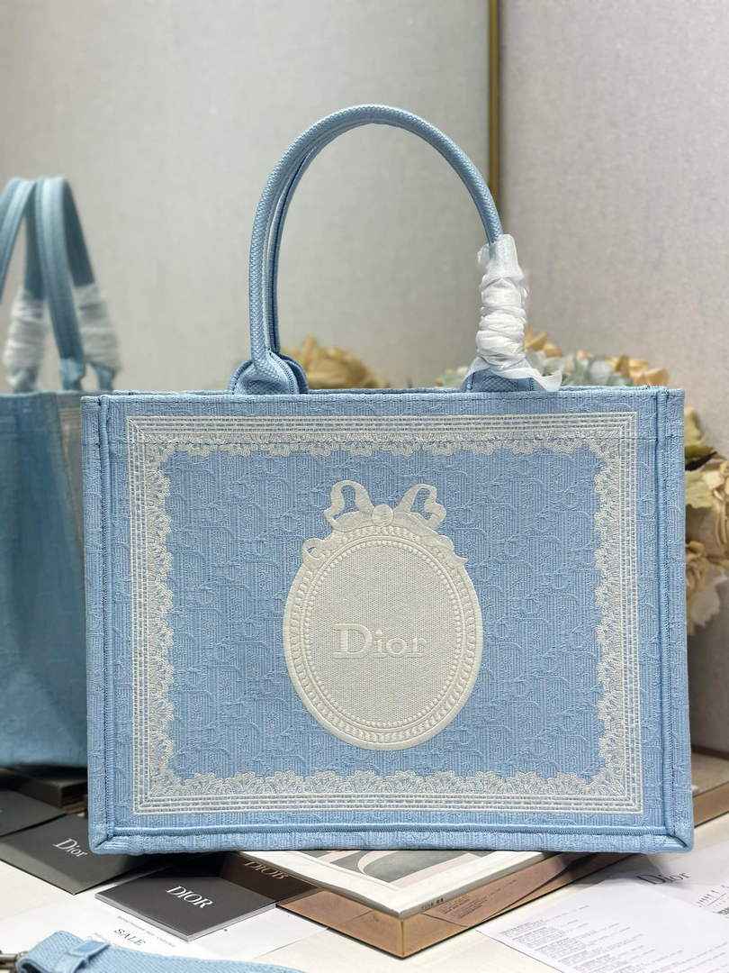 Dior Medium Book Tote with Strap – Blue Oblique with White Lace - Default Title - View 1