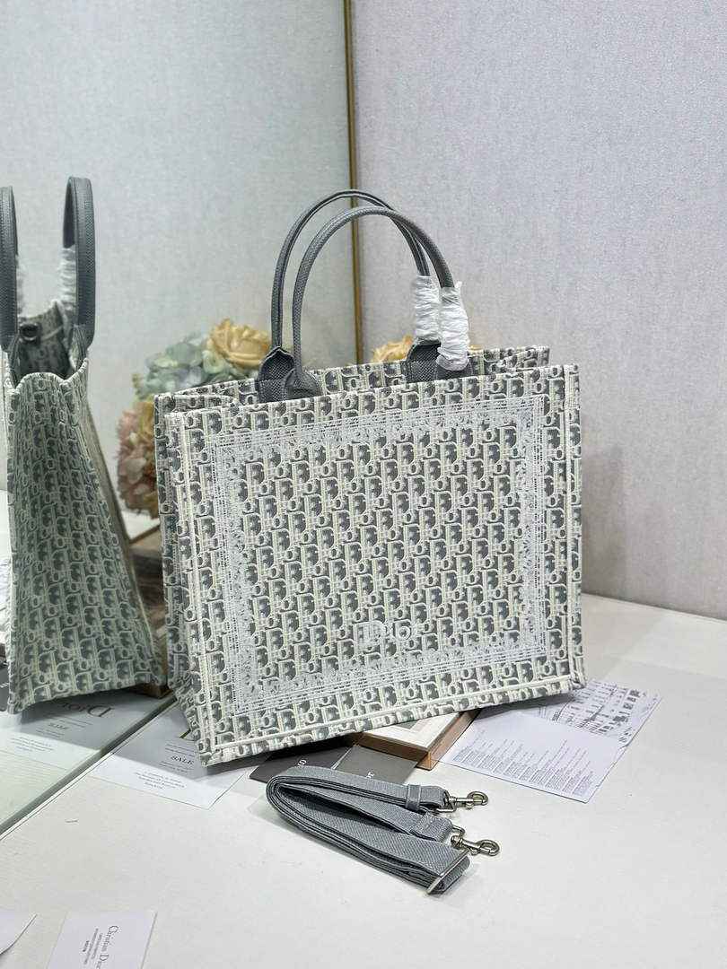 Dior Medium Book Tote with Strap – Latte Gray Oblique with White Lace - Default Title - View 2
