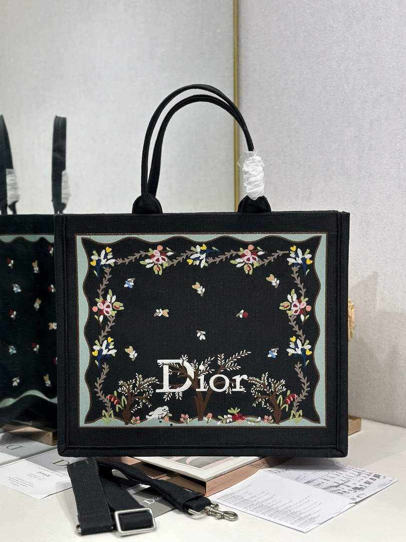 Dioramour Large Book Tote – Black Revolution Flowers - Default Title - View 2
