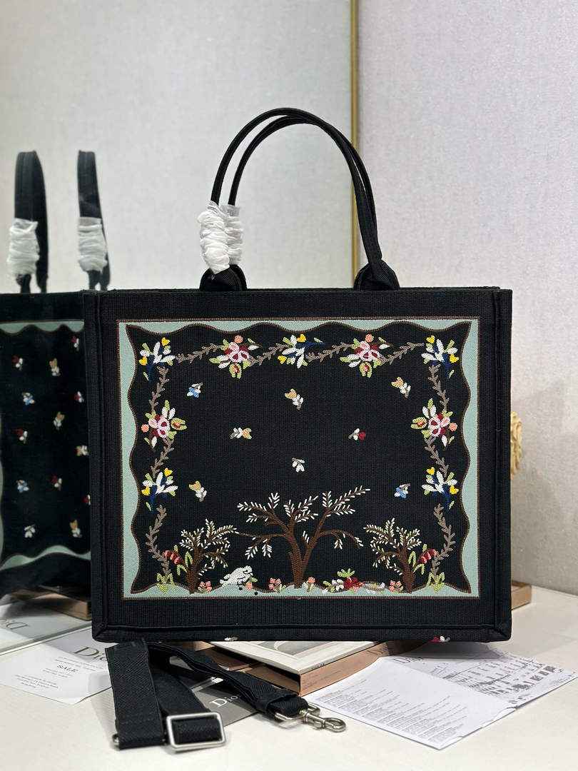 Dioramour Large Book Tote – Black Revolution Flowers - Default Title - View 3