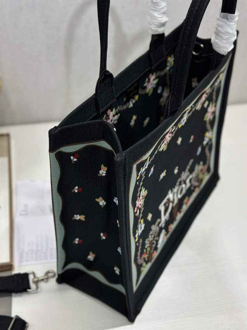 Dioramour Large Book Tote – Black Revolution Flowers - Default Title - View 4