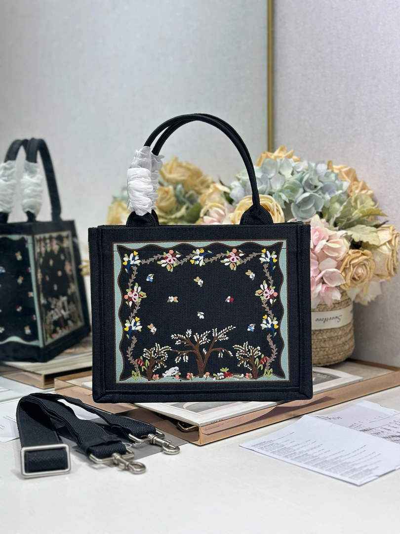 Dioramour Small Book Tote – Black Revolution Flowers - Default Title - View 2