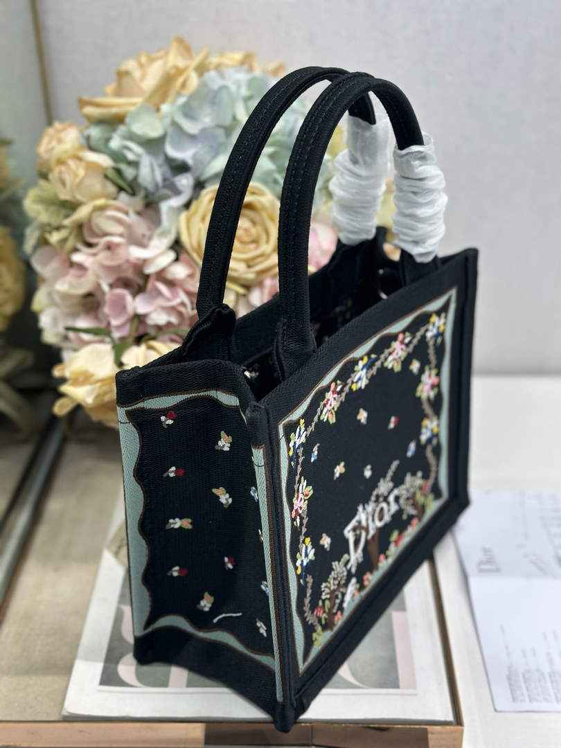 Dioramour Small Book Tote – Black Revolution Flowers - Default Title - View 3