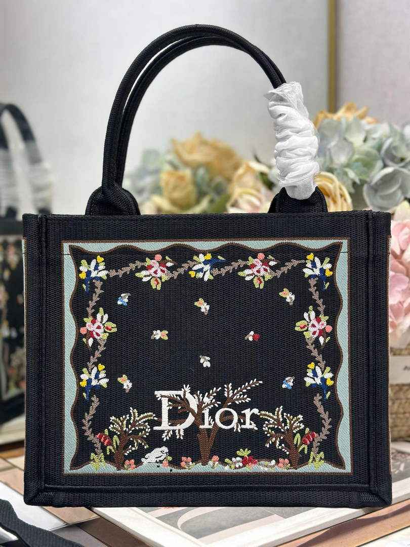 Dioramour Small Book Tote – Black Revolution Flowers - Default Title - View 4