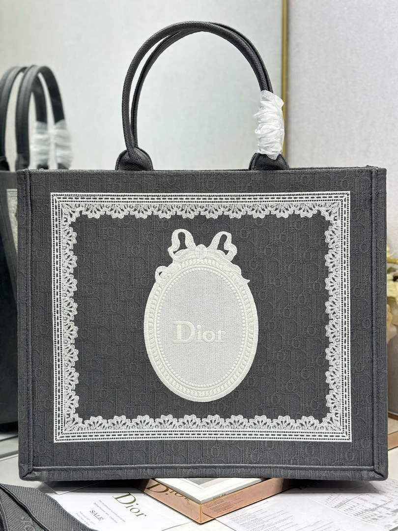 Dior Large Book Tote – Black Oblique with White Lace - Default Title - View 1