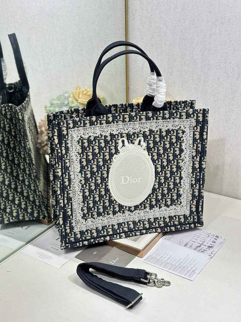 Dior Medium Book Tote with Strap – Navy Oblique with White Lace - Default Title - View 2