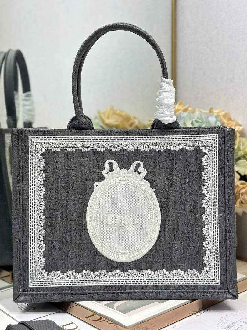 Dior Medium Book Tote with Strap – Black Oblique with White Lace - Default Title - View 1