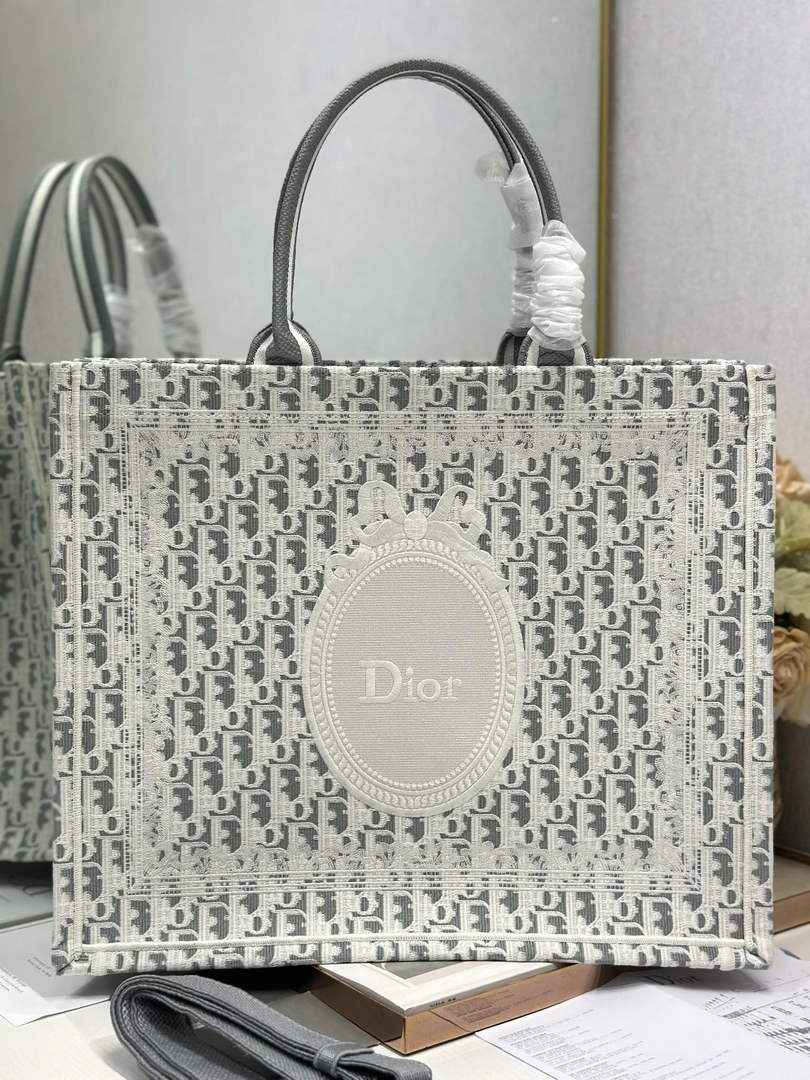Dior Large Book Tote – Gray Oblique with White Lace - Default Title - View 1