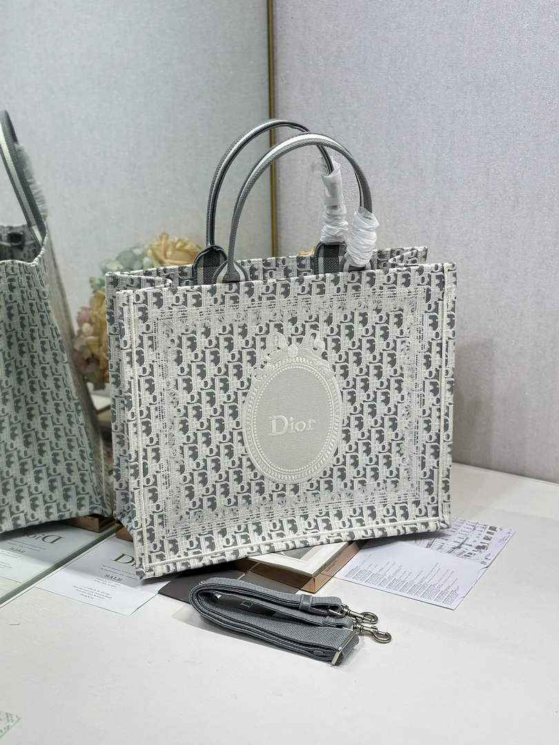 Dior Medium Book Tote with Strap – Gray Oblique with White Lace - Default Title - View 2