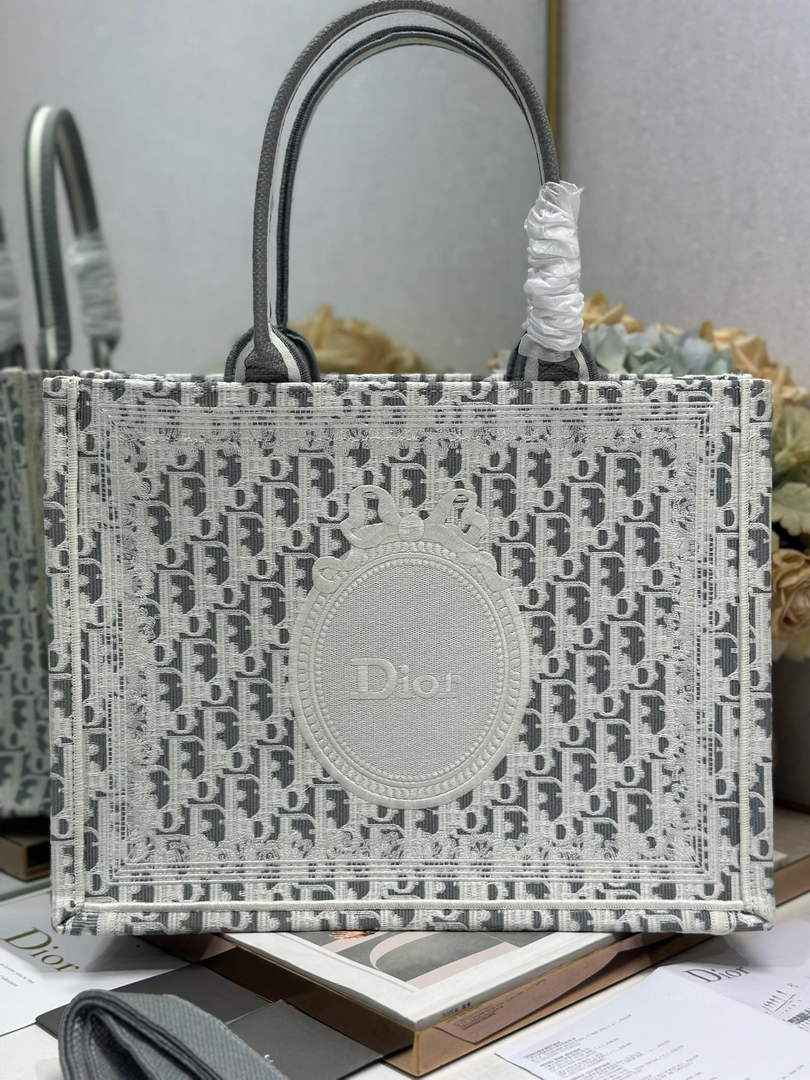 Dior Medium Book Tote with Strap – Gray Oblique with White Lace - Default Title - View 1