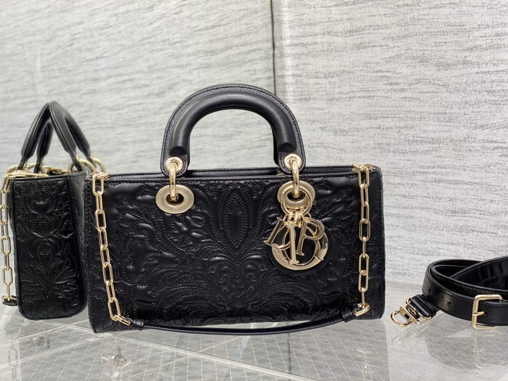 Dior M0540 Medium Lady D-Joy Bag Black Quilted-Effect Lambskin Ornamental Motif - Default Title - View 1