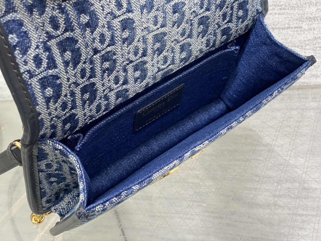 Dior 30 Montaigne East-West Bag with Chain M9334 Blue Denim Dior Oblique Jacquard - Default Title - View 5