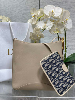 Medium Dior Médaillon Bucket Bag - Beige Grained Calfskin M1532 - Default Title - View 1