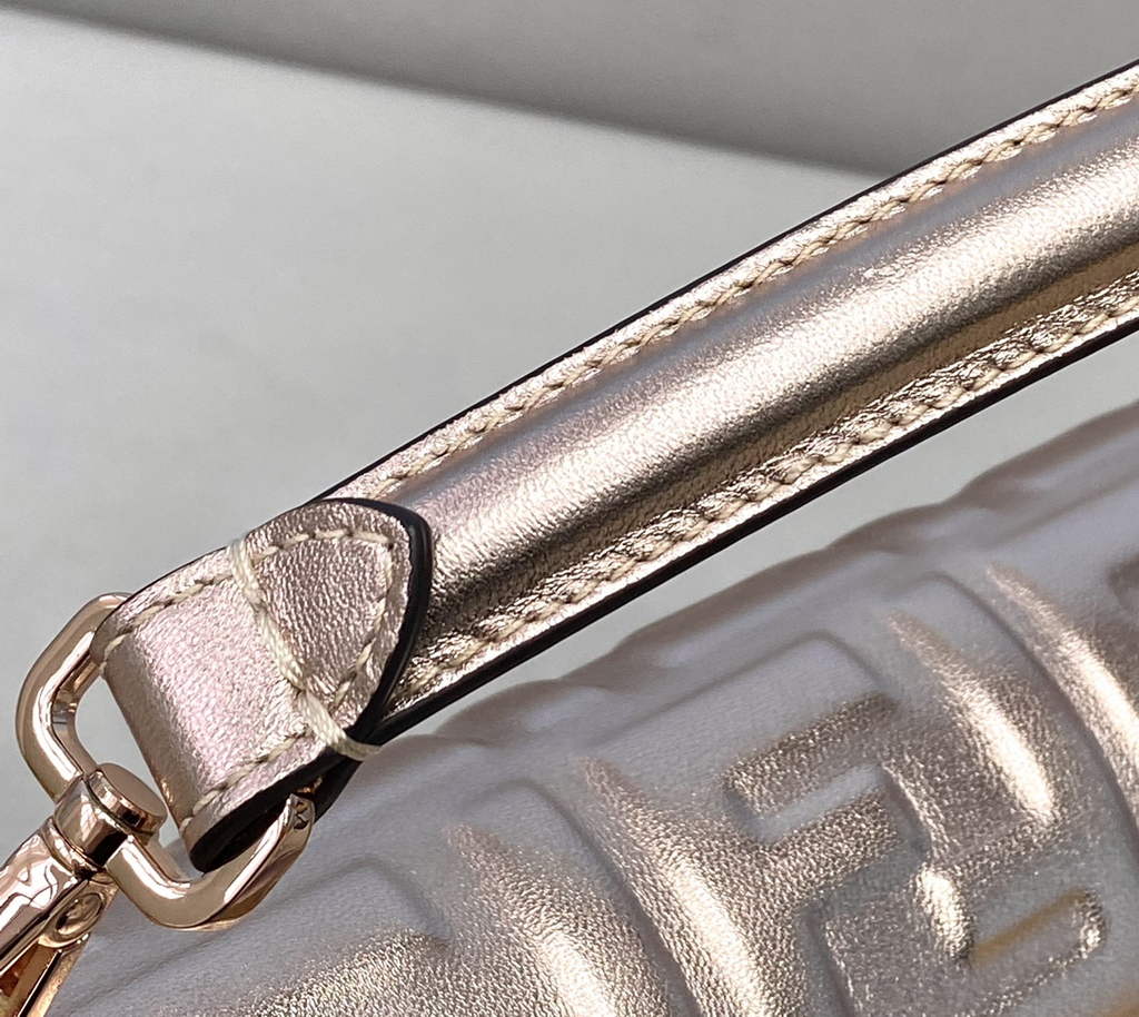 Fendi 8BR600 Baguette Rose Silver leather bag