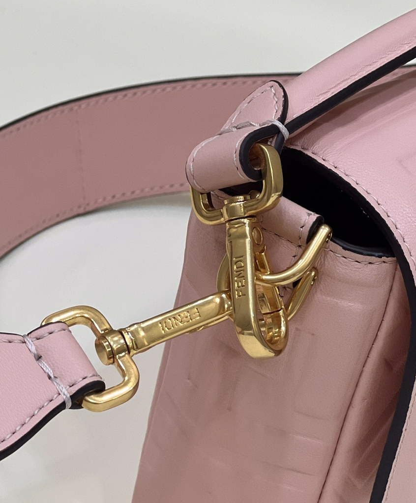Fendi 8BR600 Baguette Pink leather bag