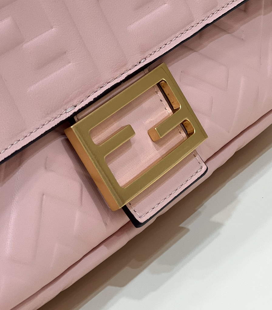 Fendi 8BR600 Baguette Pink leather bag