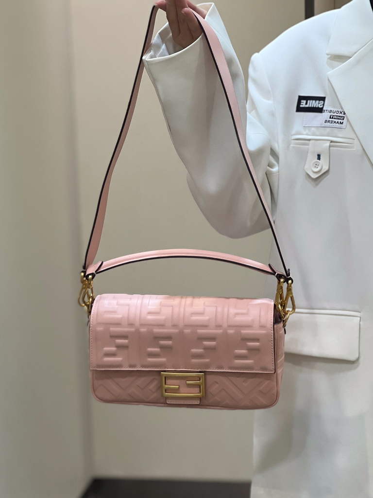 Fendi 8BR600 Baguette Pink leather bag