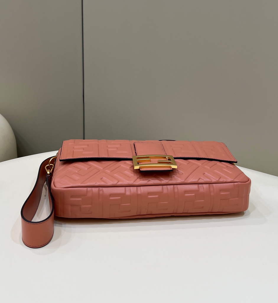 Fendi 8BR771 Baguette Large Pink leather bag