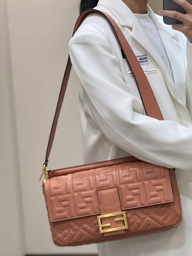 Fendi 8BR771 Baguette Large Pink leather bag