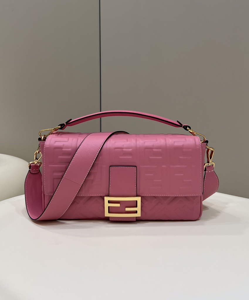 Fendi 8BR771 Baguette Large leather bag in pink