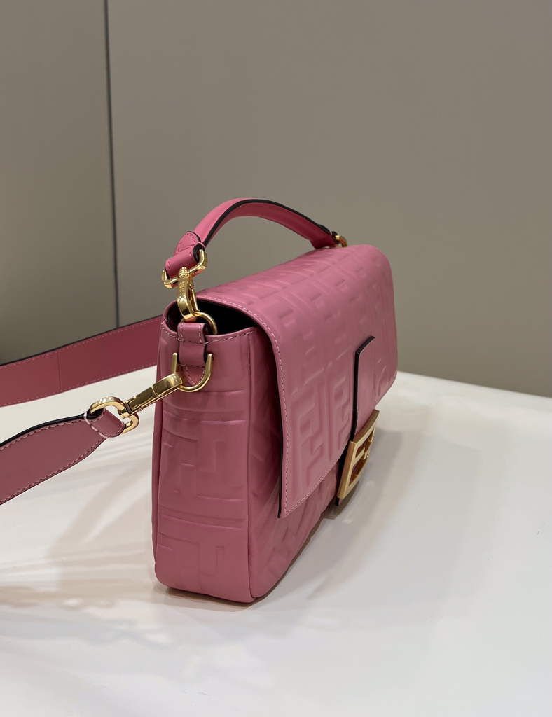Fendi 8BR771 Baguette Large leather bag in pink