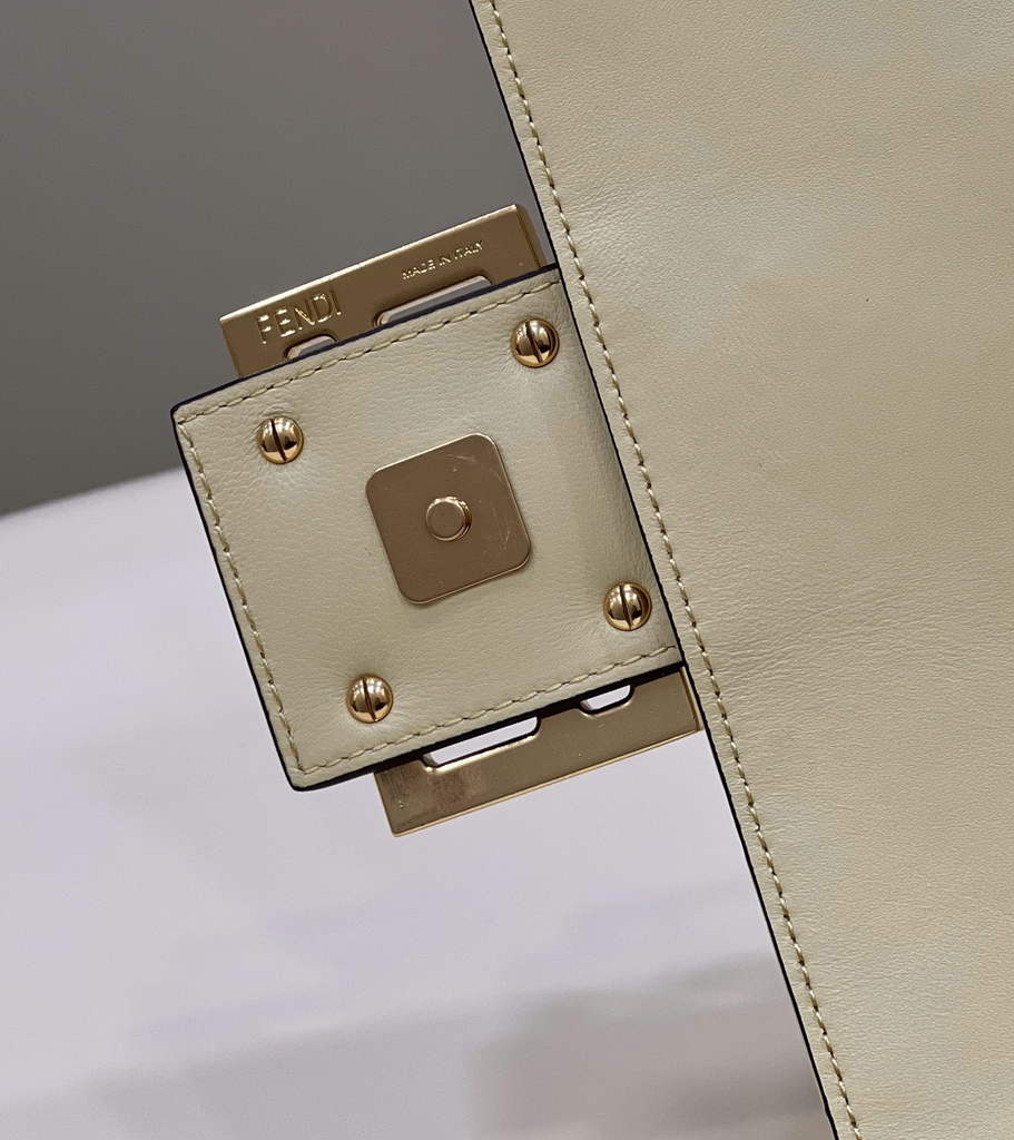 Fendi 8BR771 Baguette Large Beige leather bag