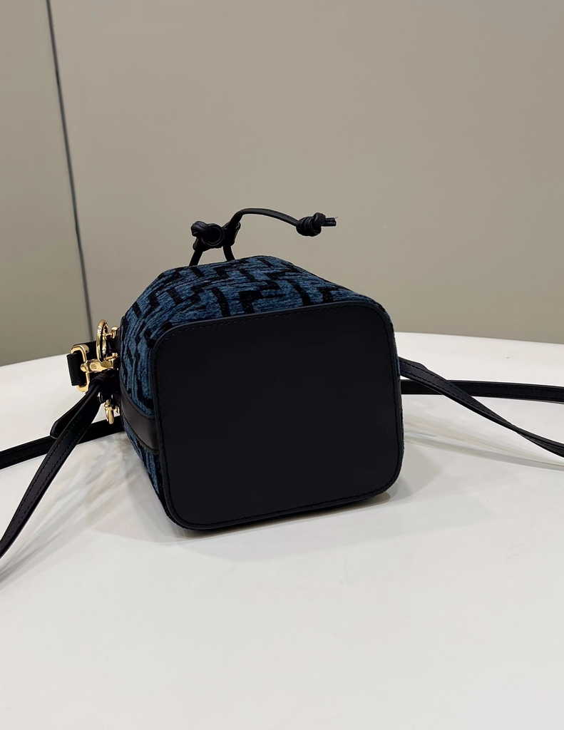 Feendi 8BS010 Bucket Bag Mon Tresor Blue leather mini-bag with FF print