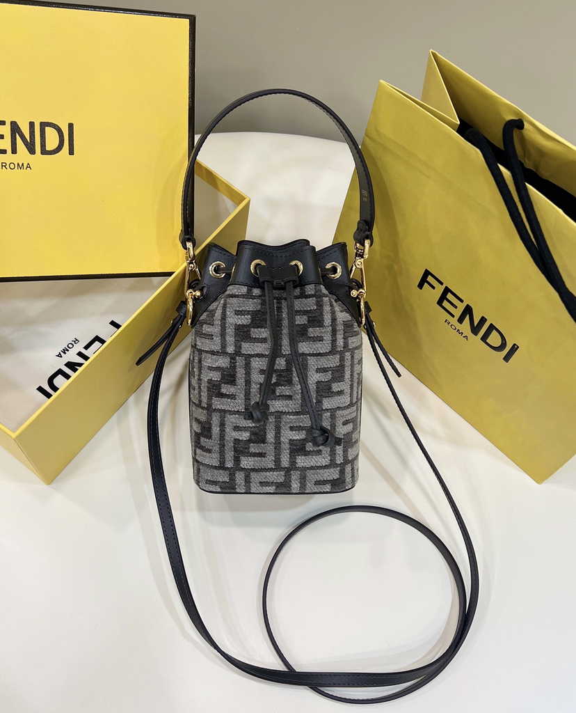 Feendi 8BS010 Bucket Bag Mon Tresor black leather mini-bag with FF print