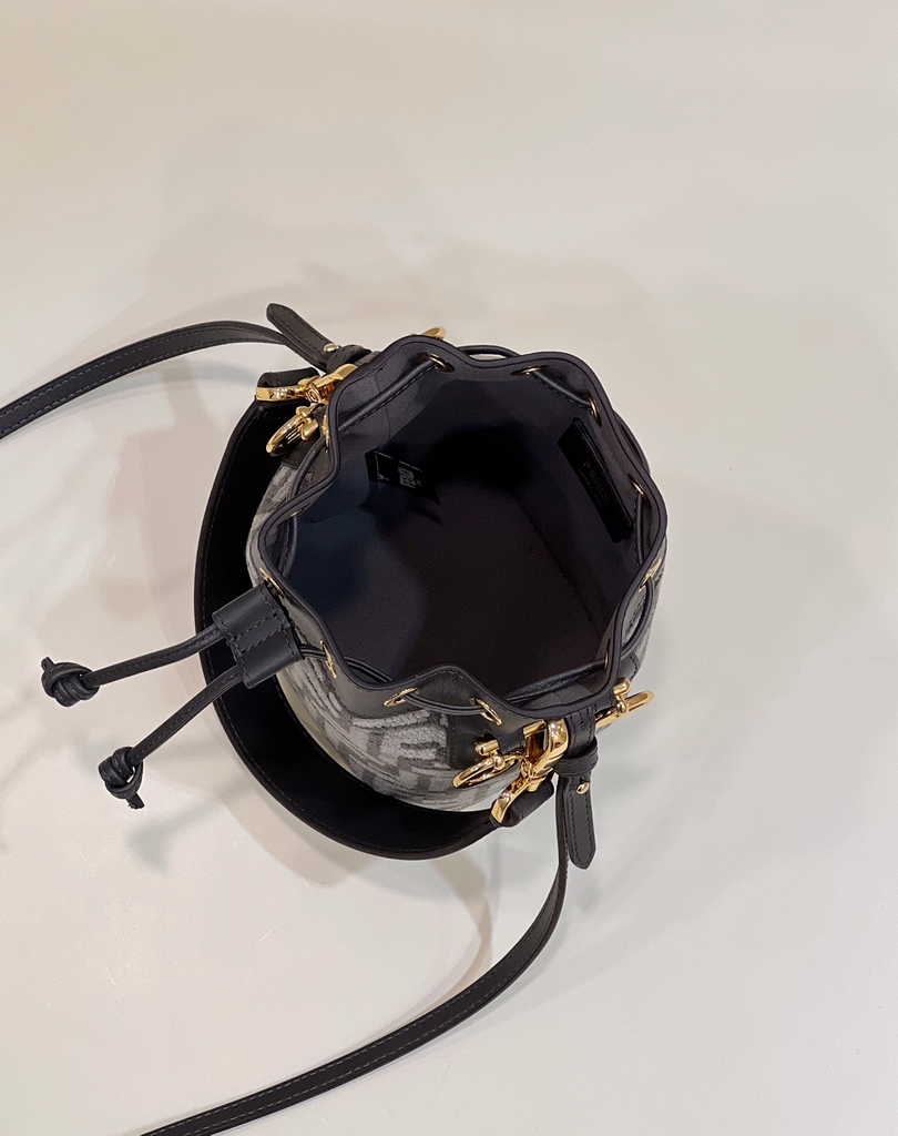Feendi 8BS010 Bucket Bag Mon Tresor black leather mini-bag with FF print