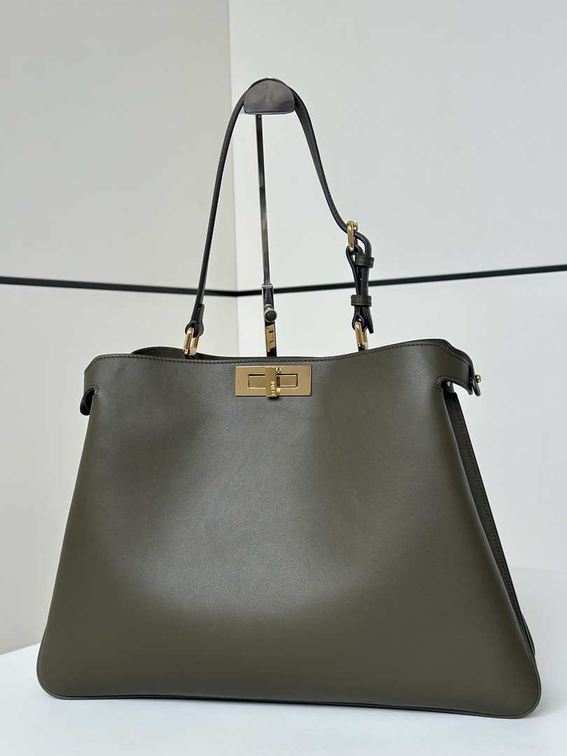 Fendi Peekaboo Soft Large Green Leather Bag 8BN358