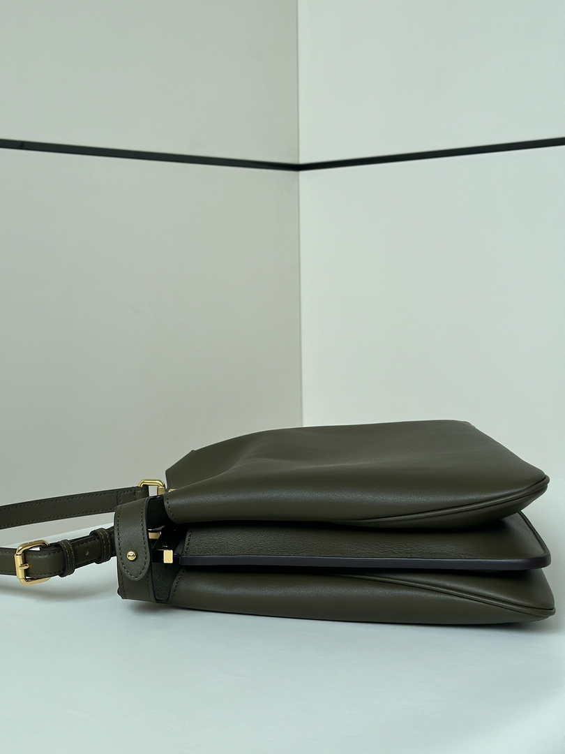 Fendi Peekaboo Soft Large Green Leather Bag 8BN358