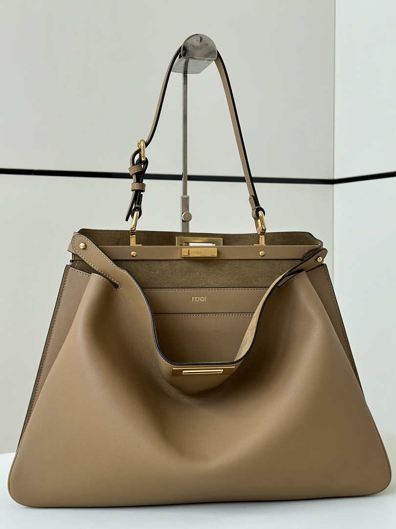 Fendi Peekaboo Soft Large Apricot Leather Bag 8BN358