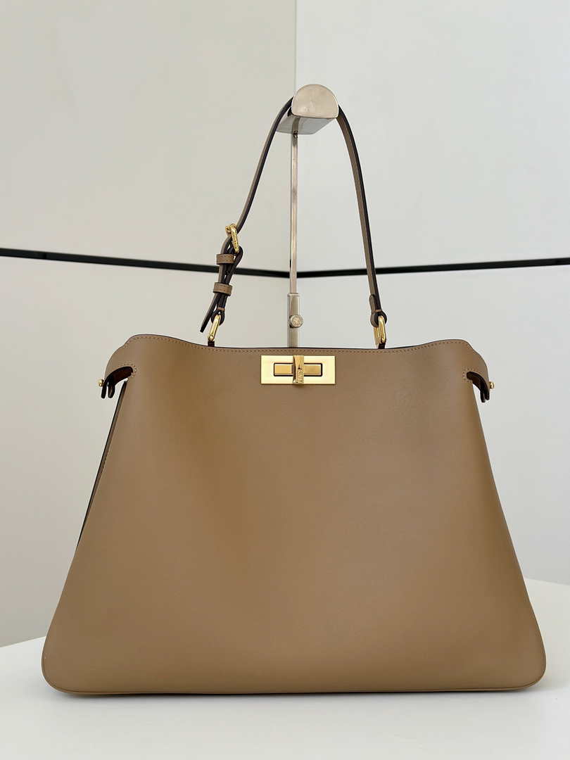 Fendi Peekaboo Soft Large Apricot Leather Bag 8BN358
