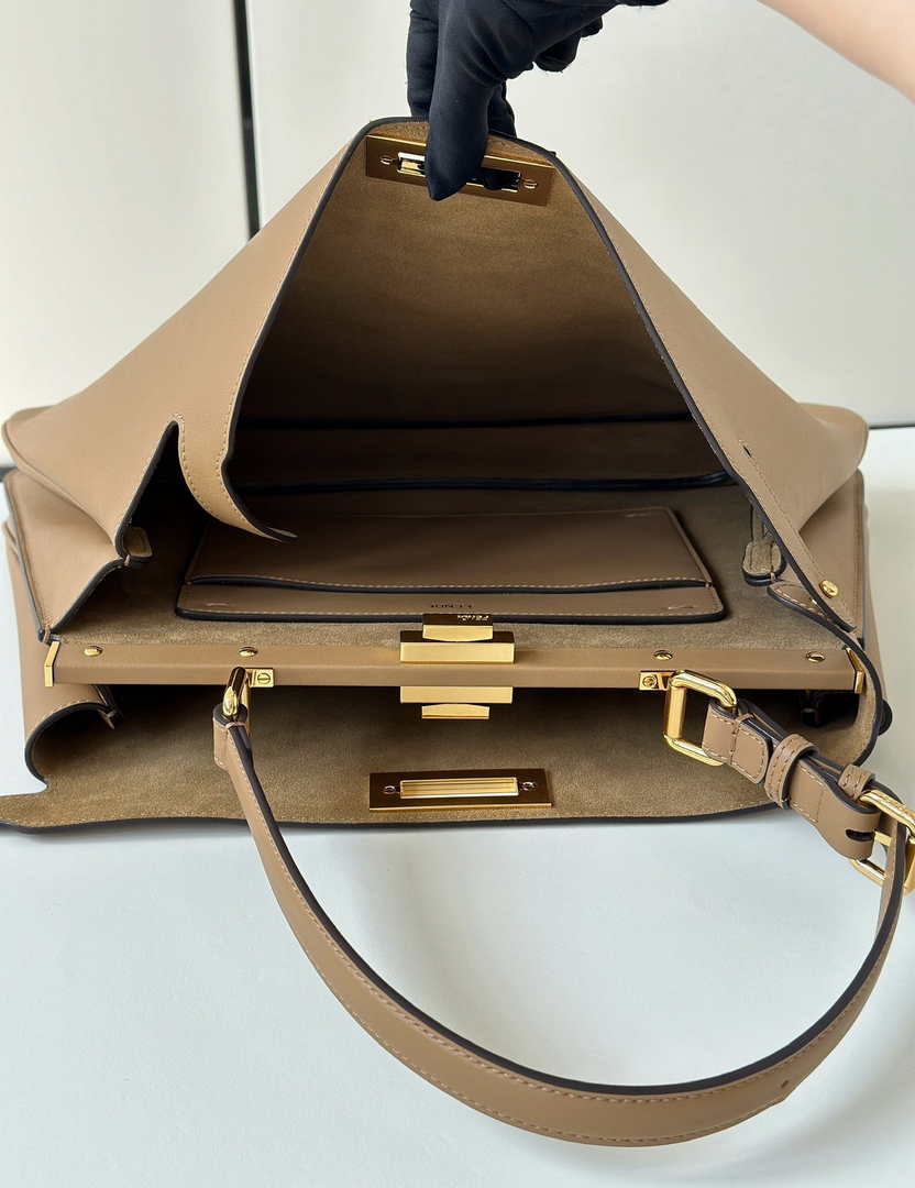 Fendi Peekaboo Soft Large Apricot Leather Bag 8BN358