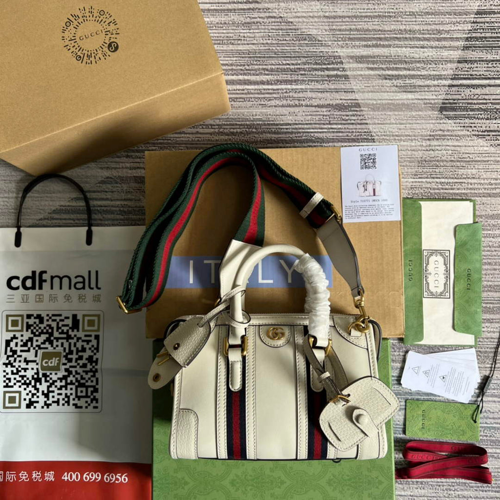 Gucci 715771 Mini canvas top handle bag White leather
