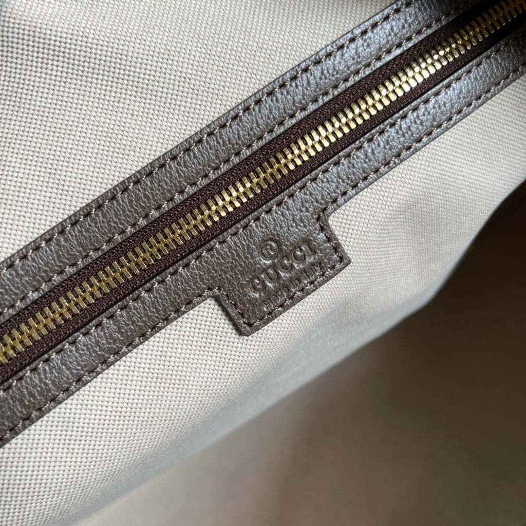 Gucci 724642 Jumbo GG small duffle bag in camel and ebony GG canvas