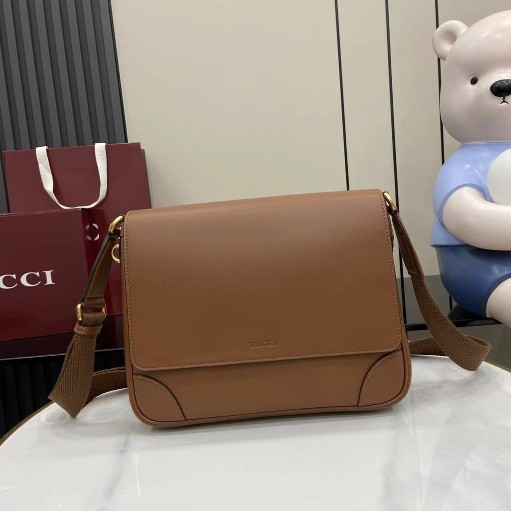 Gucci GG Emblem medium crossbody bag 821154 in brown leather