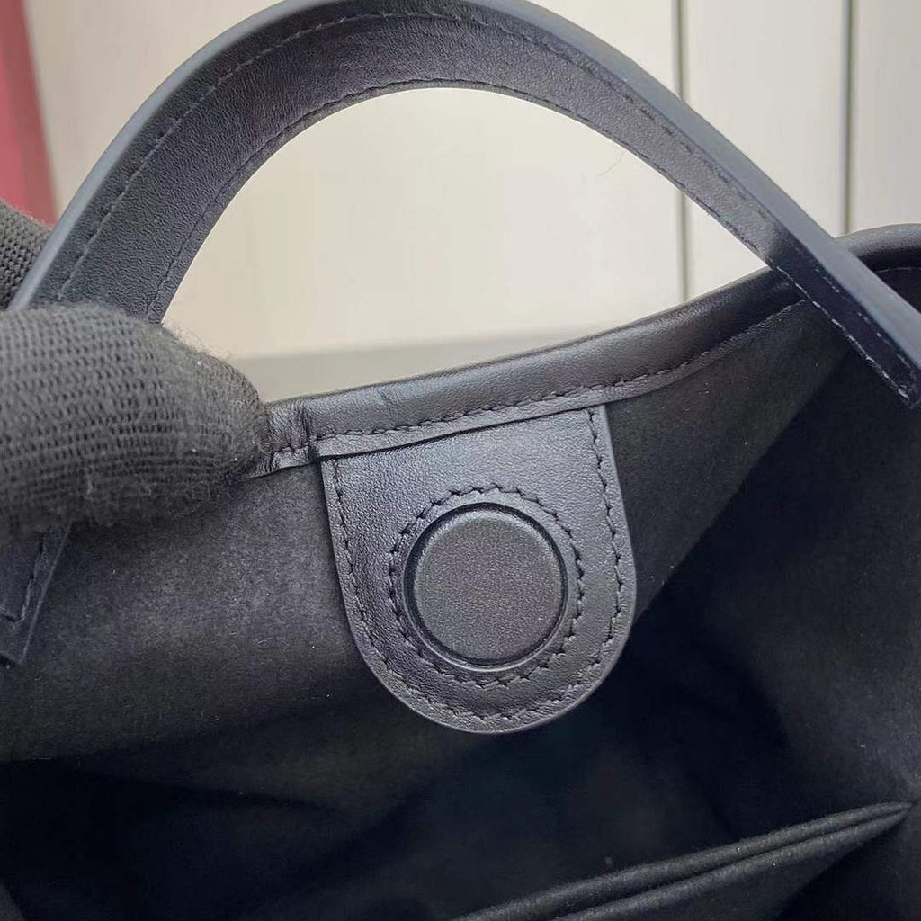 Gucci GG Emblem small bucket bag 815118 in GG black leather