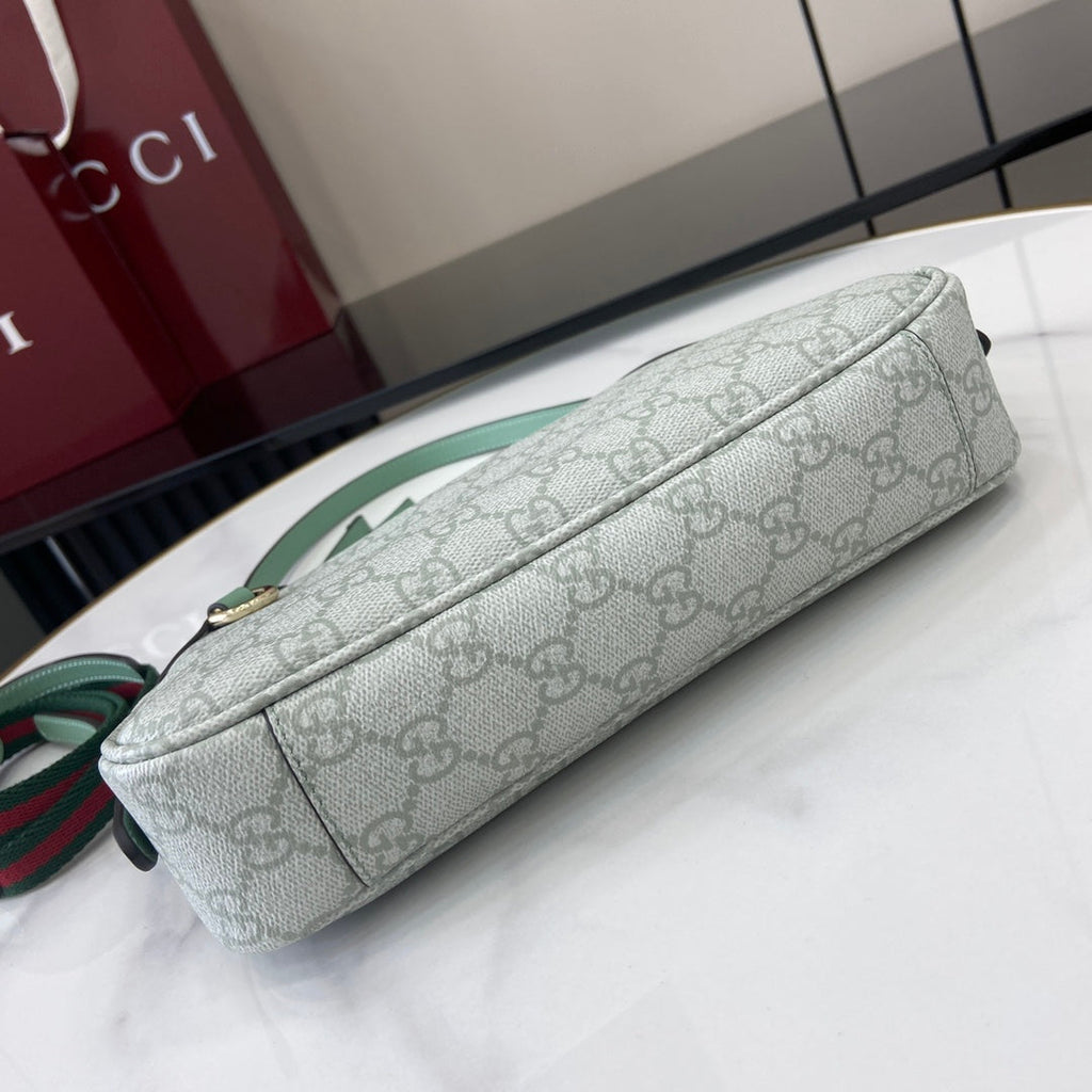 Gucci GG Emblem small shoulder bag 815218 in green fabric