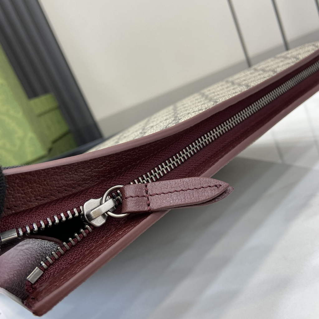 Gucci GG pouch with grey trim, 768255 wine red leahter