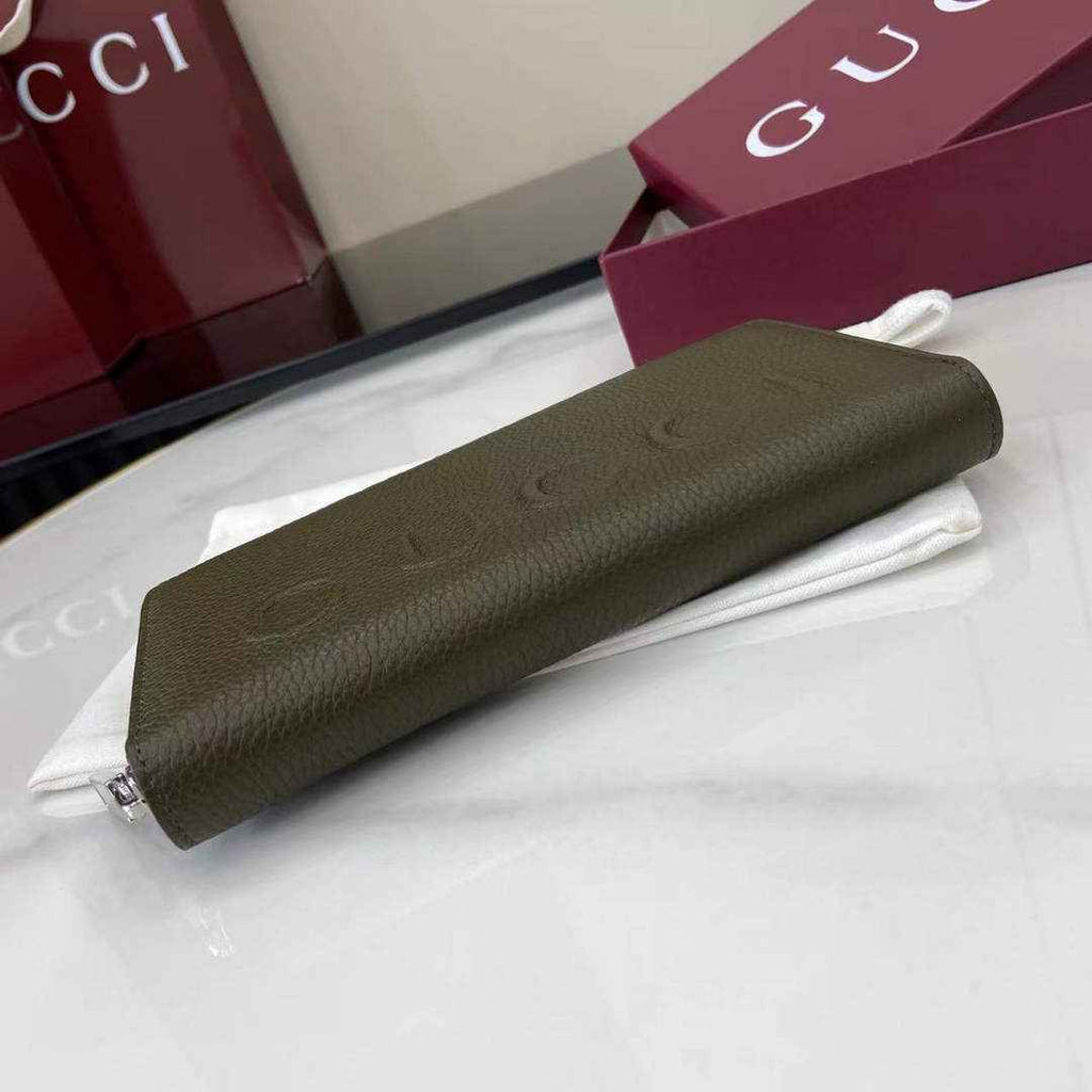 Gucci Zip around wallet with logo 835120 in green leather
