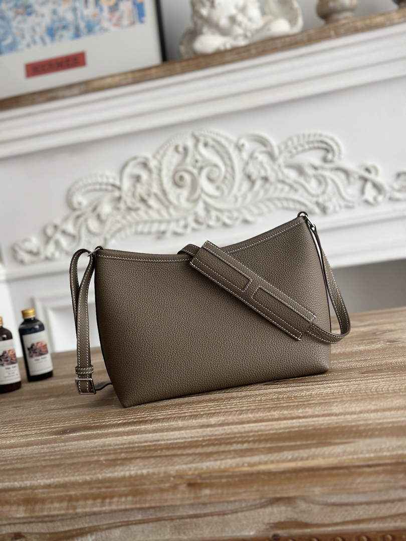 Hermes Berlingot Bag Leather H267908 - Default Title - View 1