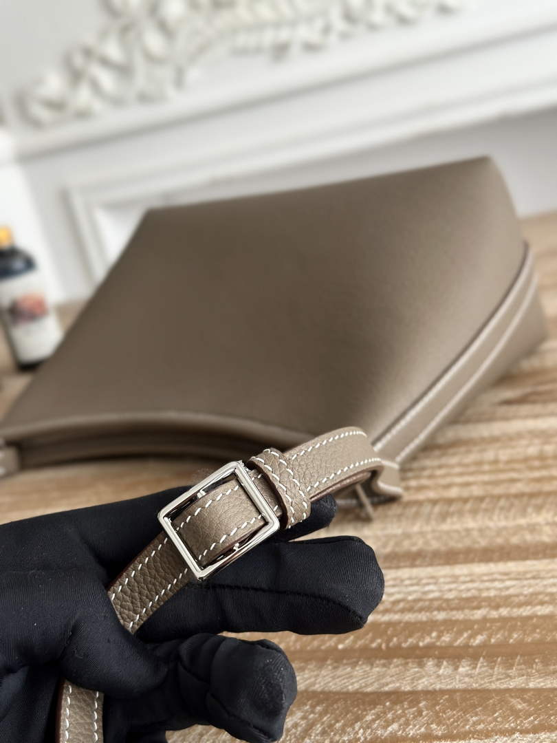 Hermes Berlingot Bag Leather H267908 - Default Title - View 7