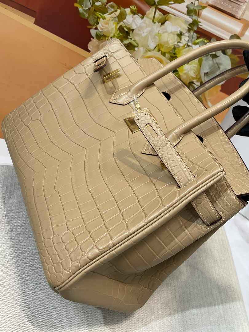 Hermès Birkin Bag 30cm Apricot Crocodile Leather Gold Hardware H8887 - Default Title - View 2