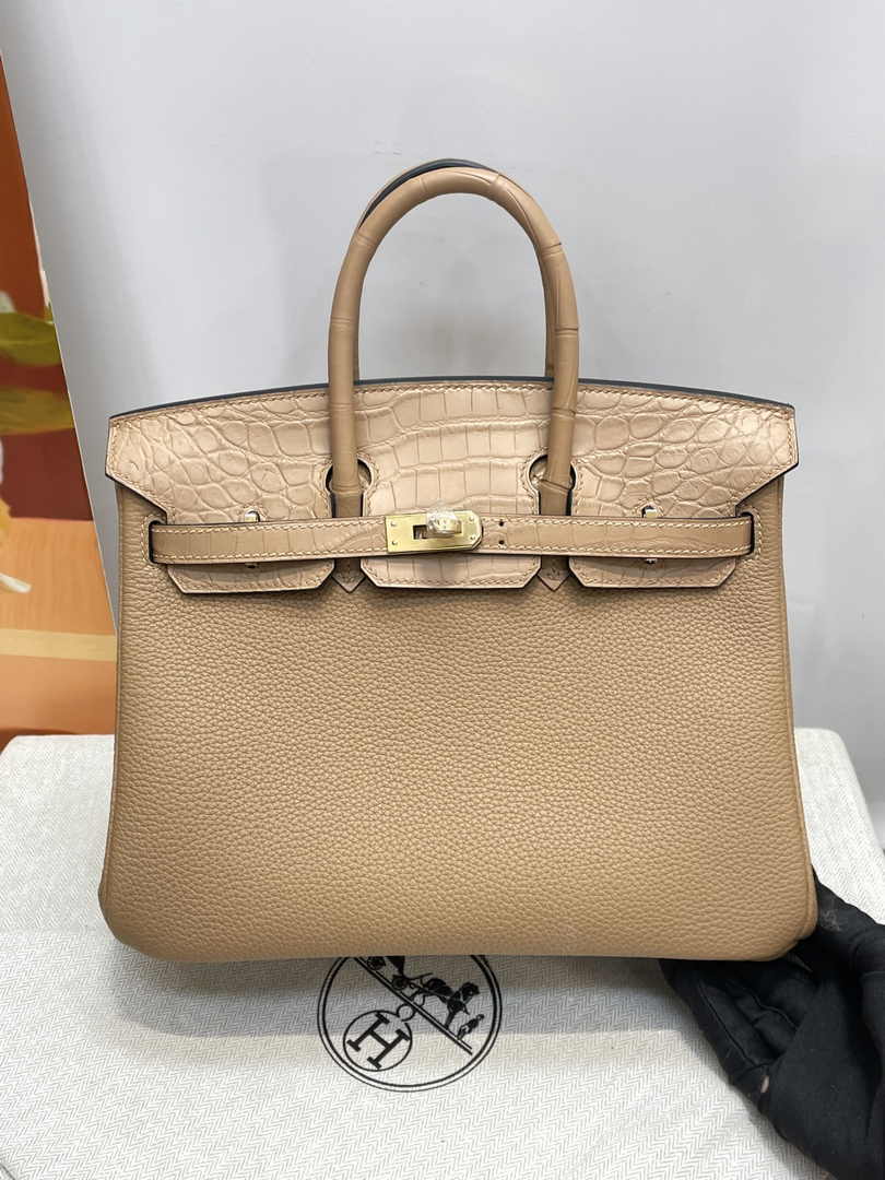 Hermès Birkin Bag Apricot Crocodile Togo Gold Hardware H8609 - W25×H20×D13cm - View 9