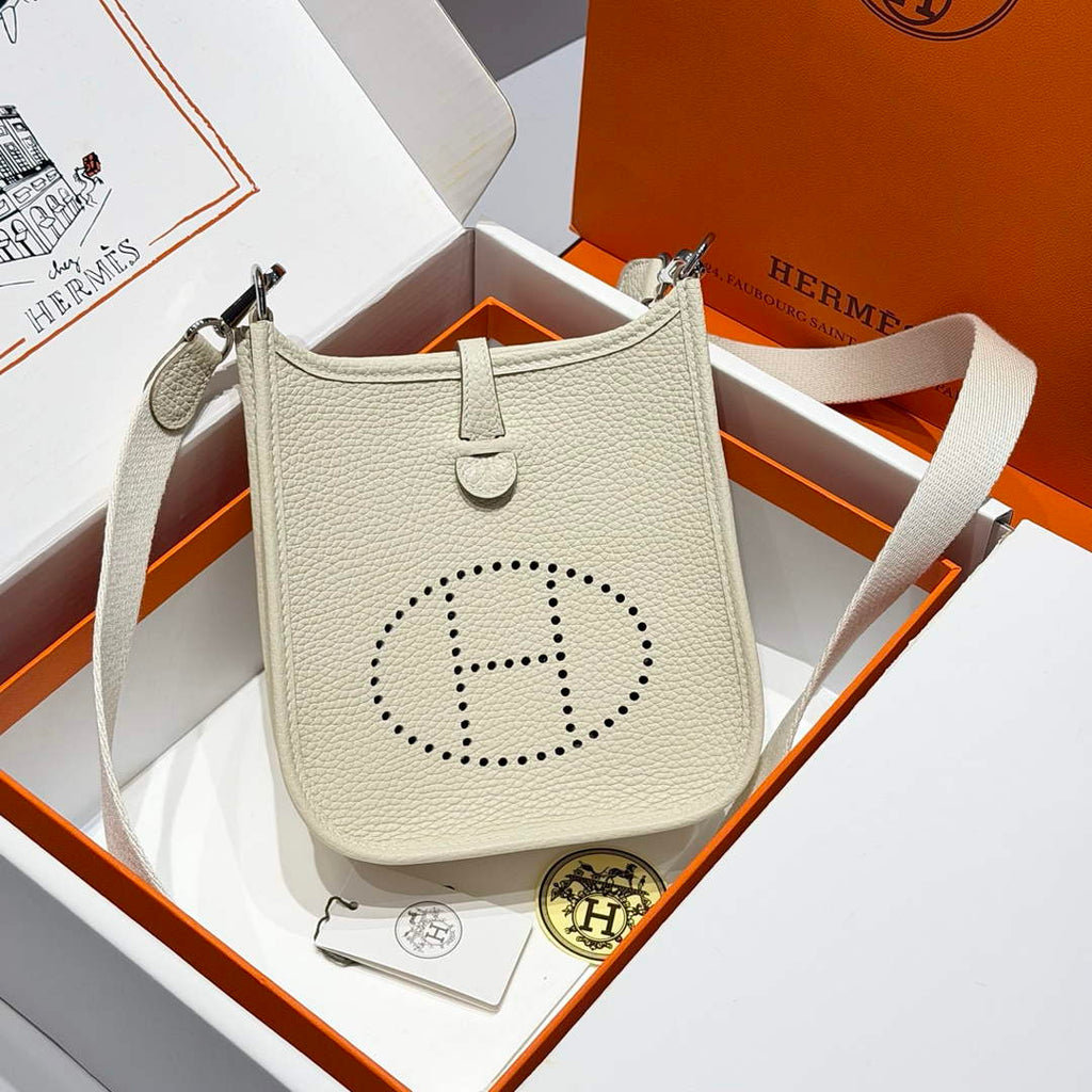 Hermes Mini Evelyne 16 Bag in Taurillon Clemence Leather H069420 - Default Title - View 1